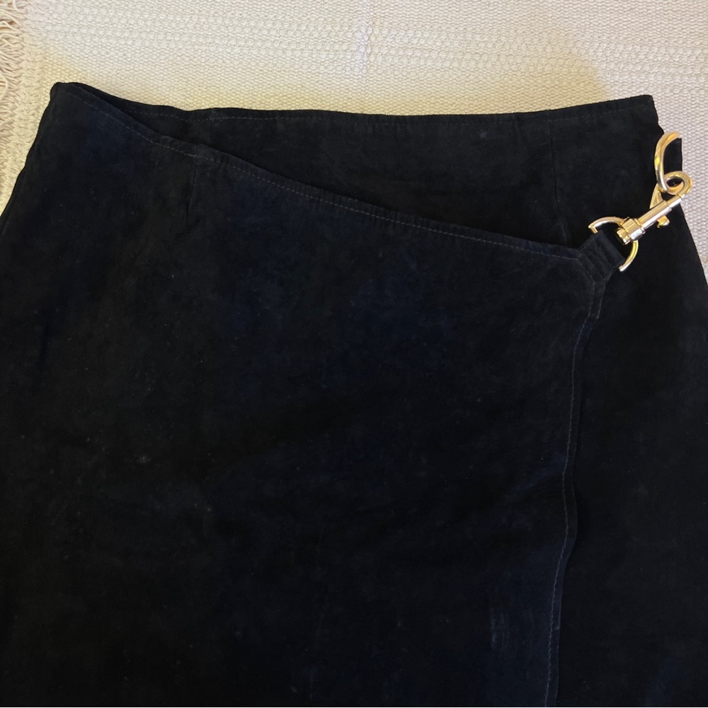 Vintage 90s Erez Levi Black Leather Gold Clasp Mini Skirt - Picture 9 of 12